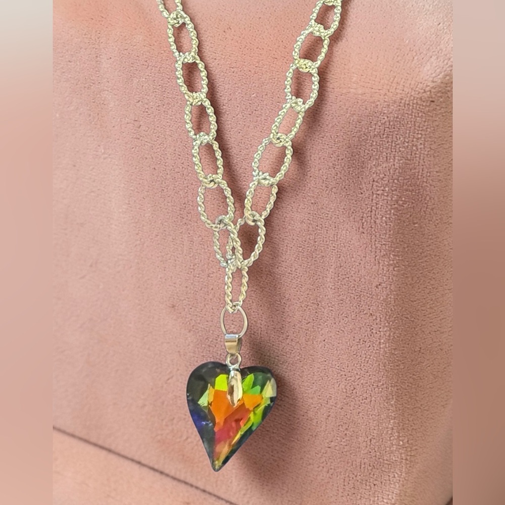 Gorgeous Silver Chain Necklace with Heart Pendant - Picture 3 of 5
